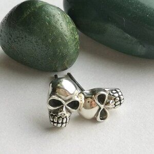 Small skull stud earrings Sterling Silver 🆕
